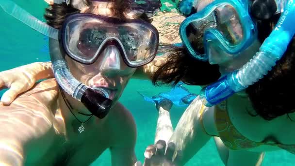 Underwater snorkeling couple ok sign slow motion — Stock Video