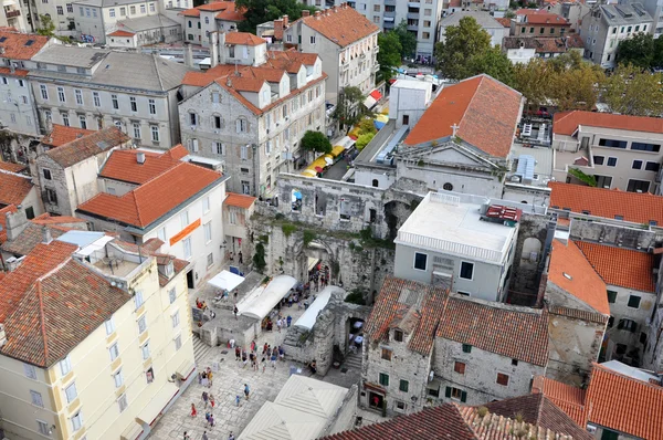 Los turistas que visitan la ciudad de Split, Croacia — Foto de Stock