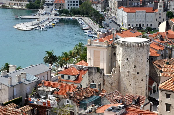 Tourists visiting city of Split, Croatia — Stock Photo, Image