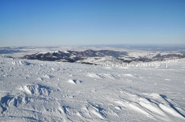 बर्फ झाकलेले पर्वत लँडस्केप — स्टॉक फोटो, इमेज