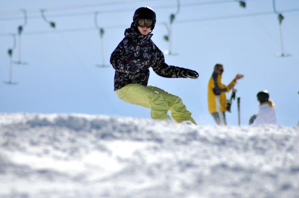 Snowboarder na encosta — Fotografia de Stock