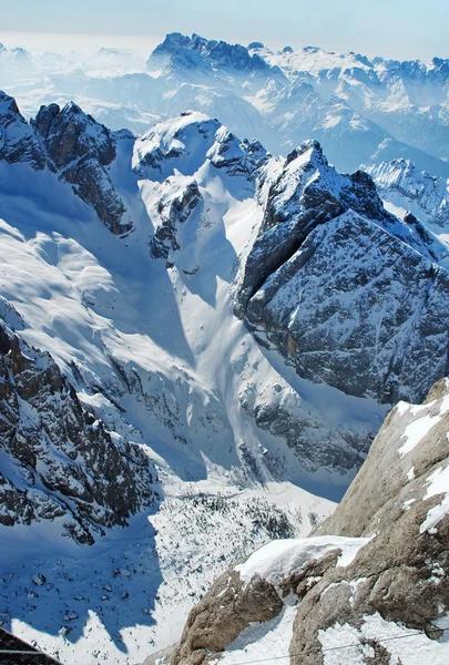 Dolomitas montanhas no inverno, estância de esqui na Itália — Fotografia de Stock