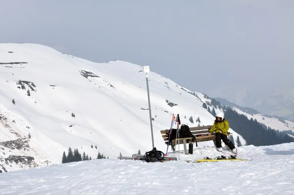 Skieur dans les Alpes — Photo