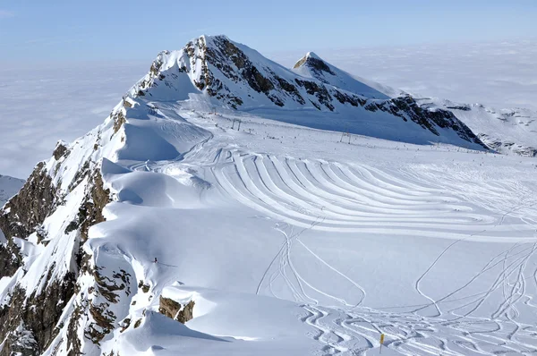 Piste de esqui em Kitzsteinhorn estância de esqui perto de Kaprun, Alpes austríacos — Fotografia de Stock