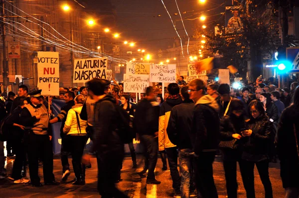 Manifestation populaire contre le Premier ministre roumain Victor Ponta — Photo