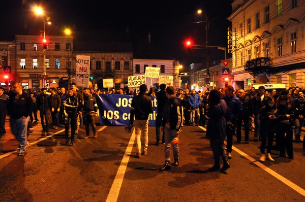 As pessoas protestam contra o Primeiro-Ministro da Roménia, Victor Ponta — Fotografia de Stock
