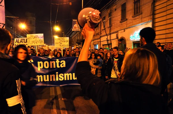 Люди протестують проти прем'єр-міністр Румунії, Віктор Понта — стокове фото