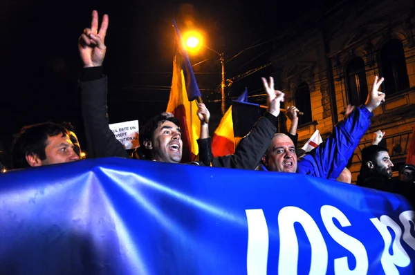 Bir sokak protesto sırasında insan kalabalığı — Stok fotoğraf