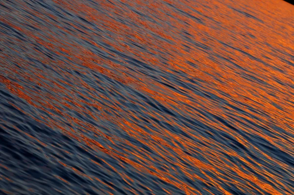 Ondulations d'eau, fond de coucher de soleil de mer — Photo