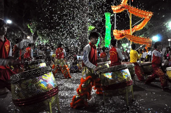 Musicians playing on drums during the Tet Lunar New Year in Saig — Stock Photo, Image