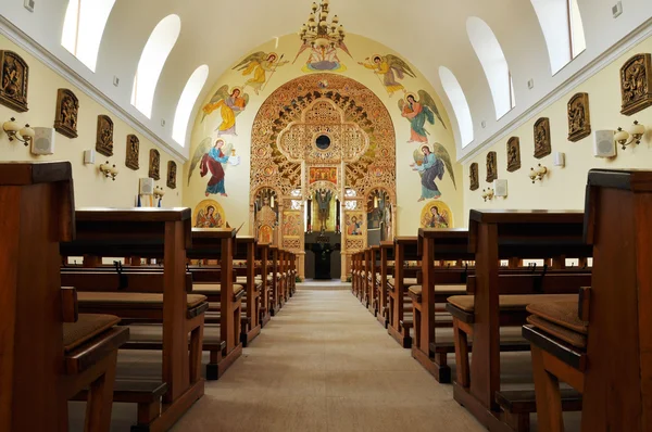Innenraum einer griechisch-katholischen Kirche in Rumänien — Stockfoto
