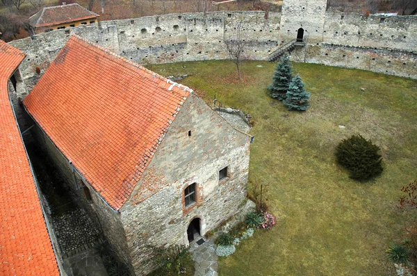 Opuszczony średniowiecznej twierdzy w Siedmiogrodzie, w Rumunii — Zdjęcie stockowe