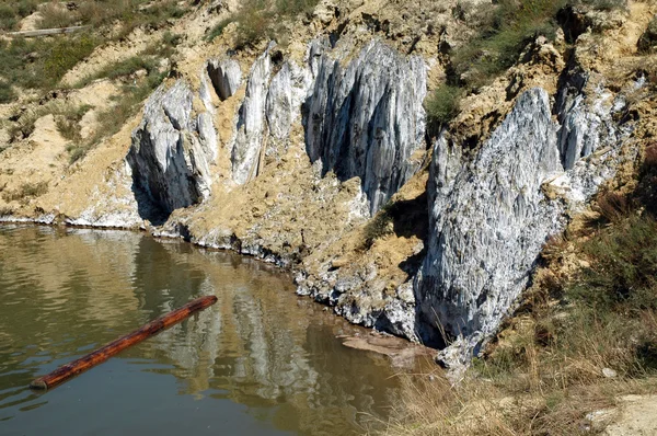 Terkedilmiş bir gölde tuz madeni — Stok fotoğraf