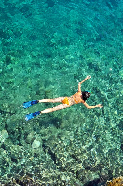 Mujer haciendo snorkel —  Fotos de Stock