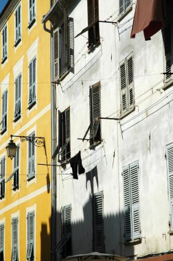Ajaccio şehir, Corsica bir sokakta binalar