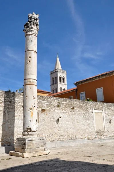 Antik kentin Zadar, Hırvatistan'ın Roma sütun — Stok fotoğraf