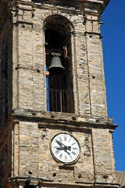 Relógio e sino em Pietraserena, Córsega — Fotografia de Stock