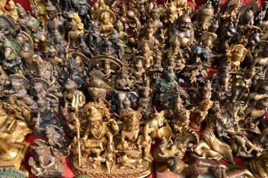 Budist ve Hindu Tanrı heykelcikler topluluğu