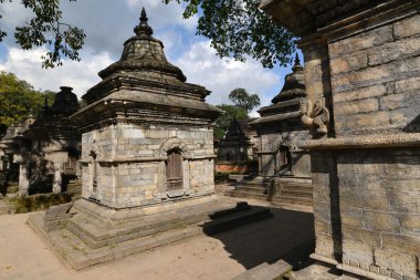 Pashupatinath antik Hindu tapınağı depremden önce bu