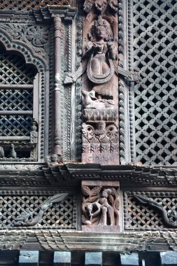 Ahşap oymalar üzerinde bir Hindu tapınağı Katmandu, Nepal. Şimdi destr