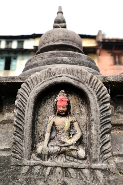 Statuetta in pietra di Buddha seduto a Swayambhunath. Nepal — Foto Stock