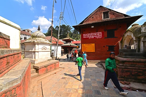 Стародавні індуїстський храм у Pashupatinath до землетрусу який — стокове фото