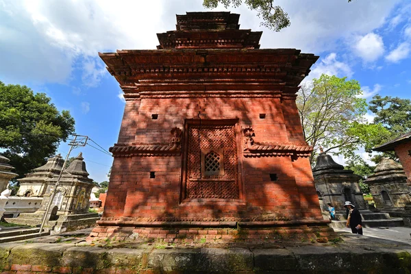 A Pashupatinath ősi Hindu templomban, mielőtt a földrengés, — Stock Fotó