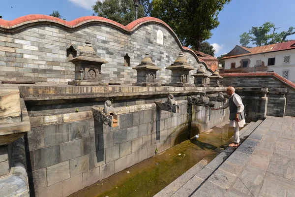 Antika Unesco heritage arkitektur i Pashupatinath, nu skado — Stockfoto