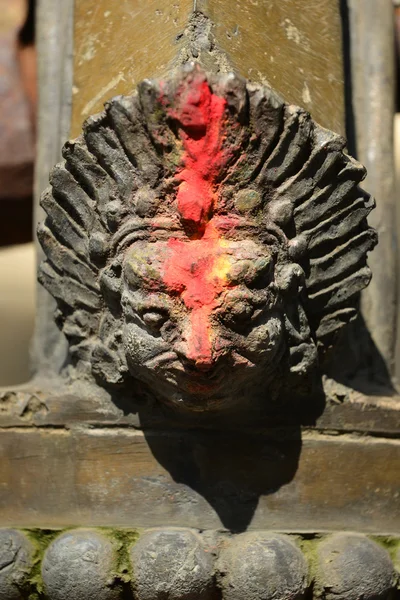 Zwolnienie z kamienia, rzeźba Shiva niszczyciel w Pashupatinath, — Zdjęcie stockowe