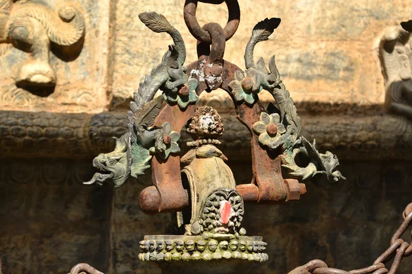 Oude messing standbeeld in Pashupatinath Crematie, Nepal, Nepal — Stockfoto