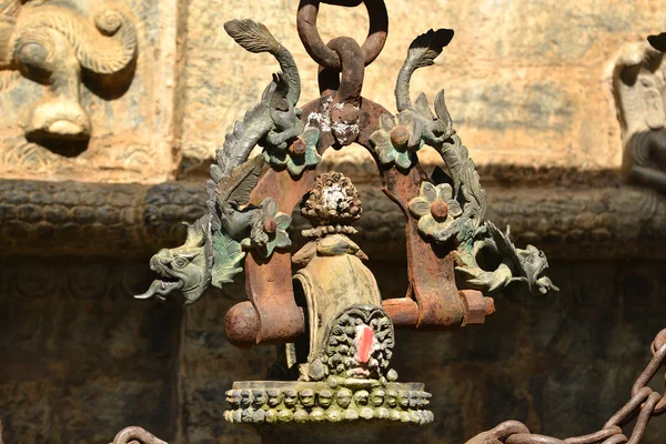 Estátua de bronze antiga em Pashupatinath, Nepal — Fotografia de Stock