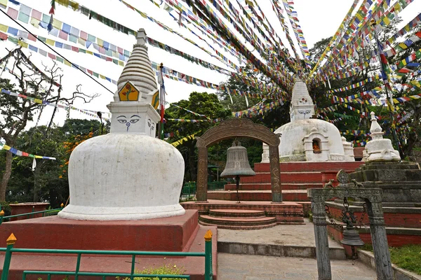 与猴庙，加德满都，Ne 幡佛教佛塔 — 图库照片