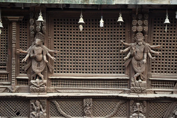 Wooden carvings on a Hindu temple in Kathmandu, Nepal. Now destr — Stock Photo, Image