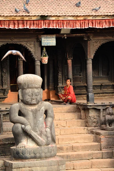 Unesco heritage architecture of Bhaktapur, now destroyed after t — Stock Photo, Image