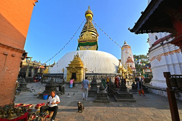 Buddhist stupa of Swayambhunath, Kathmandu remained intact after — Stock Photo, Image