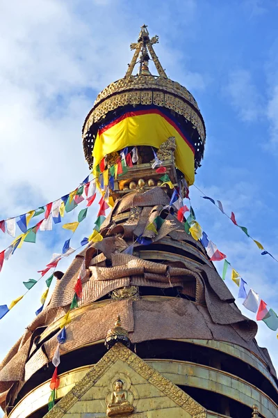 Buddhist stupa of Swayambhunath, Kathmandu remained intact after — Stock Photo, Image