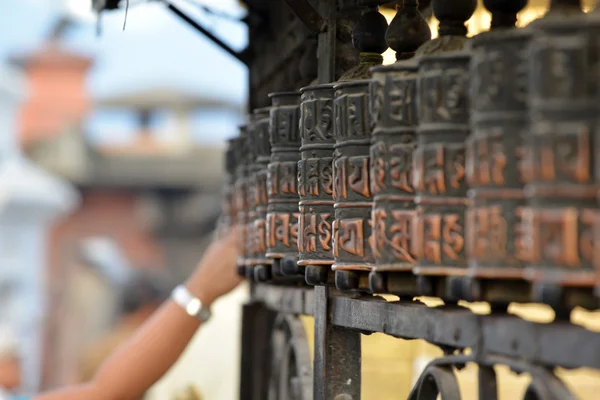 Gebed wielen in swayambhunath, nepal — Stockfoto