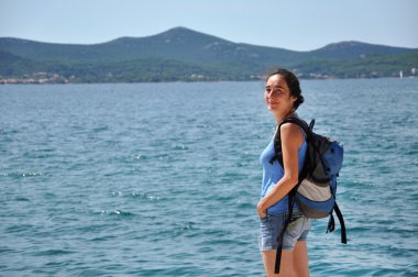 Sahilde güzel bir kız