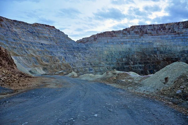Mine d'or à ciel ouvert à Rosia Montana, Roumanie — Photo