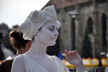 Canlı heykel, sokak sanatçı