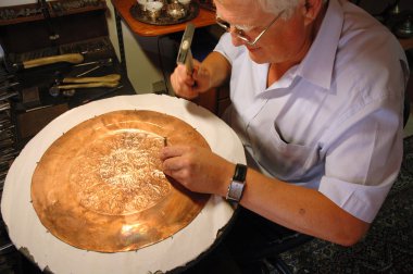 Mostar bakır bir tabak müdahalesi ustası