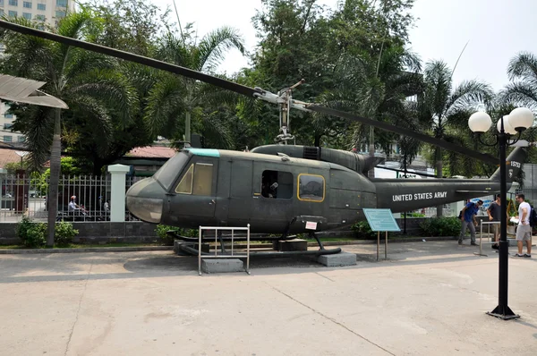 Bize askeri helikopter Savaşı kalıntıları Müzesi, saigo maruz — Stok fotoğraf