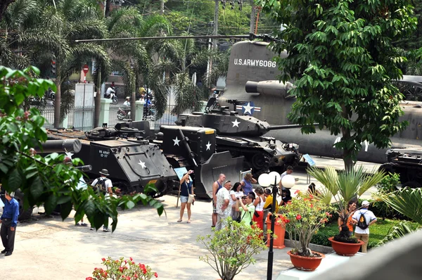 US tank exposed in the War Remnants Museum in Saigon, Vietnam — Stock Photo, Image