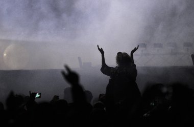 Parti insanların kalabalık