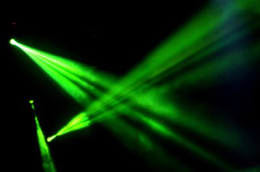 Sahne ışıkları bir konser sırasında