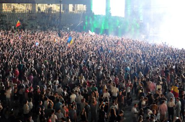 Parti kalabalık konser dans