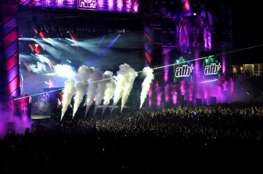 DJ Atb canlı konser gerçekleştirir