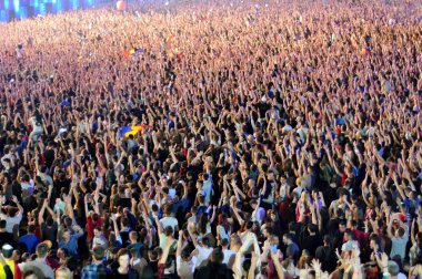 Konserde kalabalık