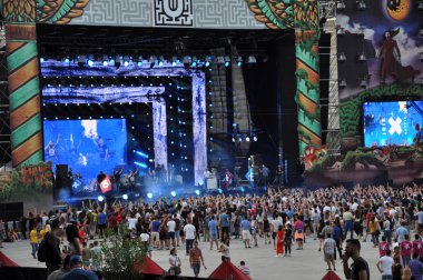 Grubun canlı konser Sahne Alanı'nda gerçekleştirir.