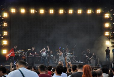 Grubun canlı konser Sahne Alanı'nda gerçekleştirir.